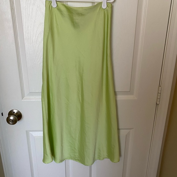Green Skirt NWOT - Picture 3 of 3